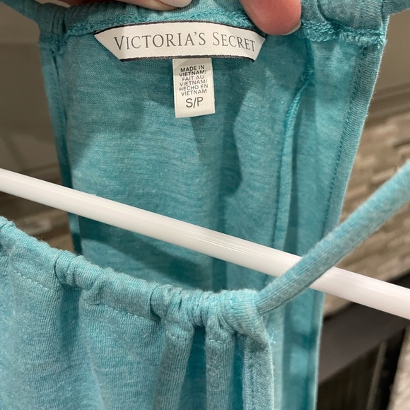 Victoria’s Secret Coverup - Picture 2 of 3